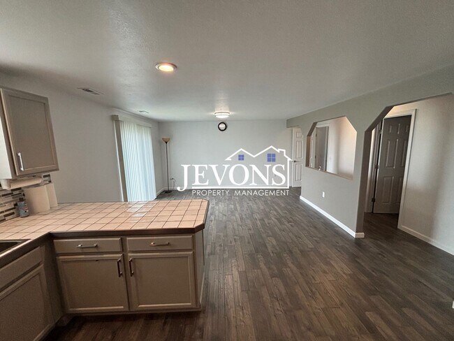 Building Photo - $1,250 Rent Credit - Charming 4-bedroom ho...