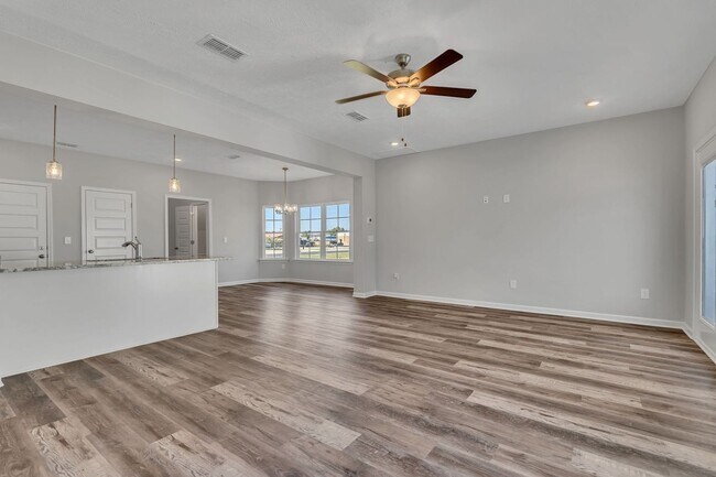 Building Photo - Beautiful NEW 3 Bed 2.5 Bath Townhome in M...