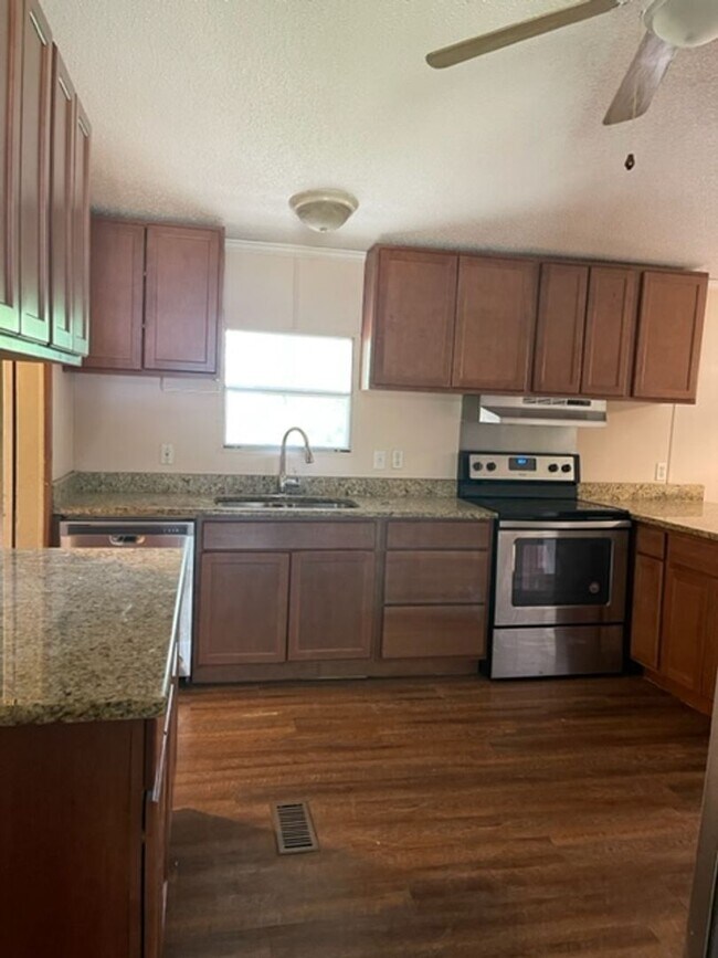 Building Photo - Rustic home in Citronelle