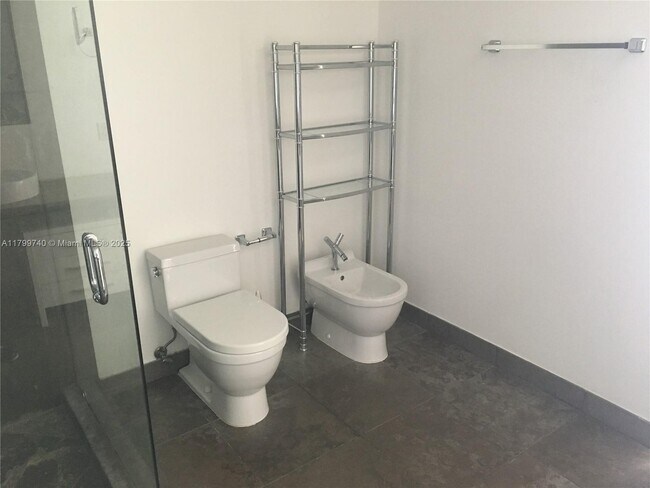 Building Photo - 475 Brickell Ave