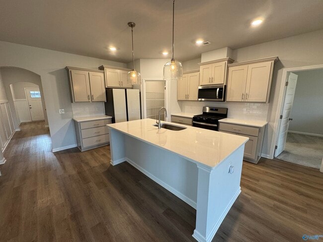 Building Photo - 209 Saddle St