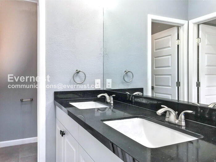 Building Photo - 6701 Paris St