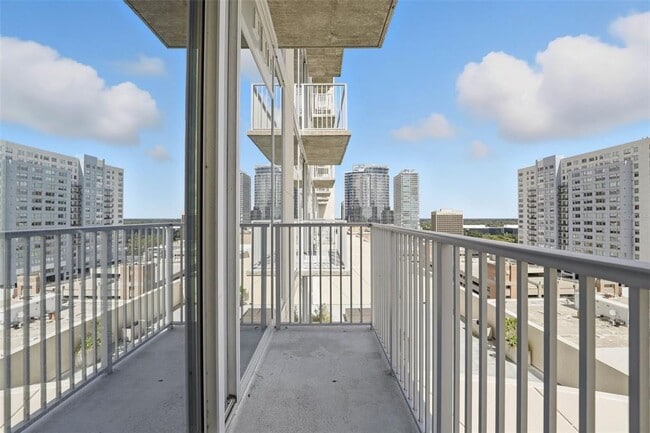 Building Photo - 155 S Court Ave