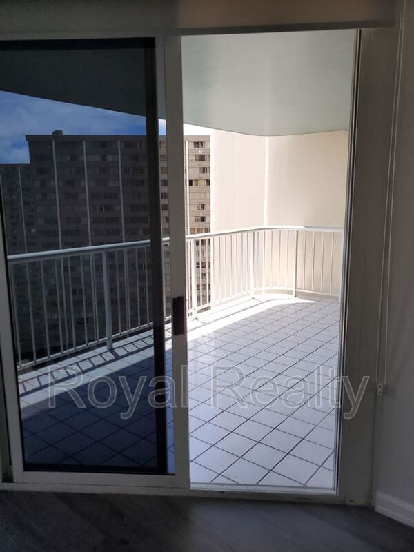 Building Photo - 1212 Nuuanu Ave