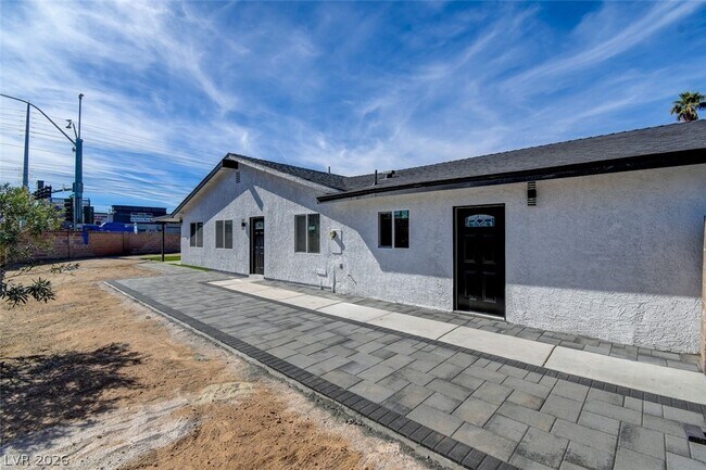 Building Photo - 4401 Vía Torino