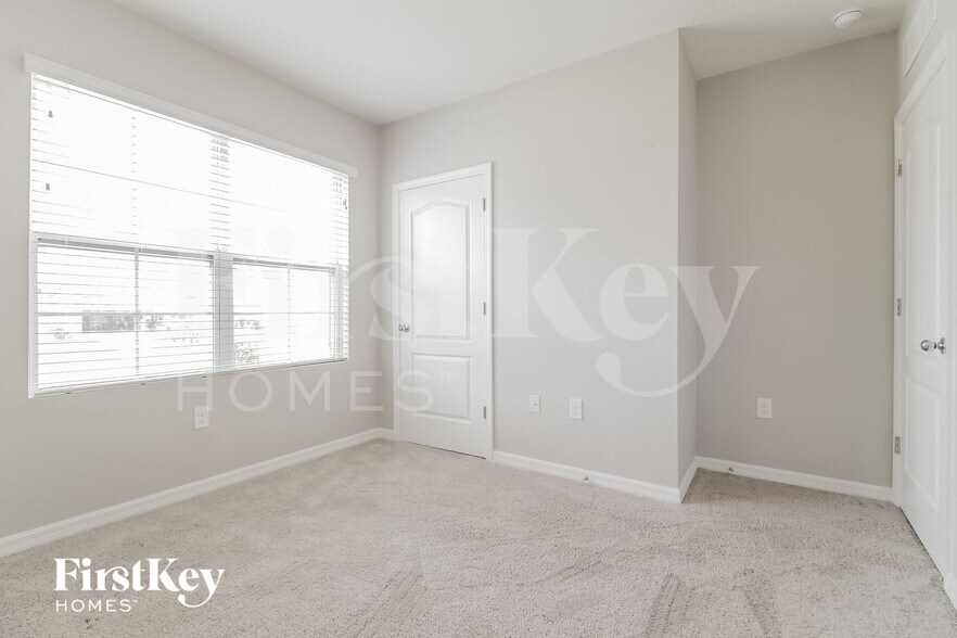 Building Photo - 325 Aberdeen Dr