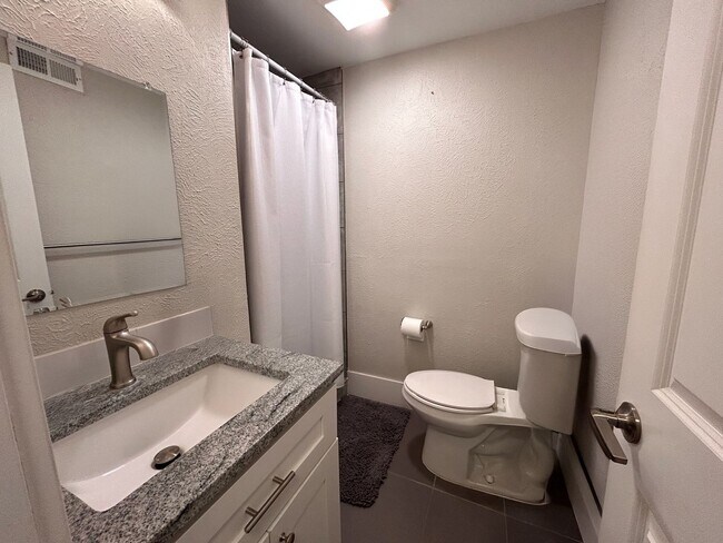 Building Photo - $0 DEPOSIT OPTIONS. SPACIOUS 4-BEDROOM, 3.5-BATH DUPLEX OFF 6TH AVE FREEWAY, MINUTES FROM COLORAD...