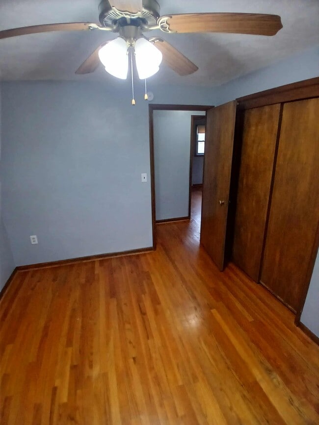 Building Photo - 1159 S Main St