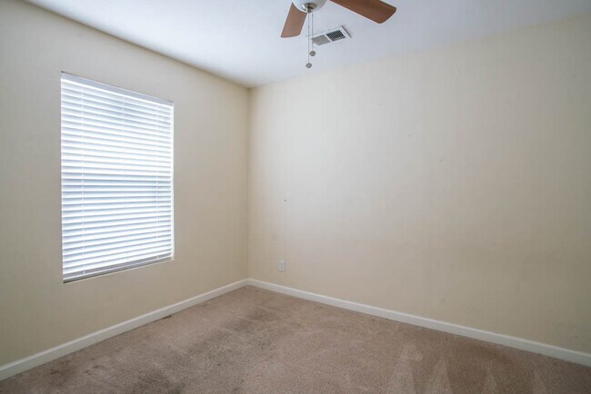 Building Photo - 1846 Henry Cir SW