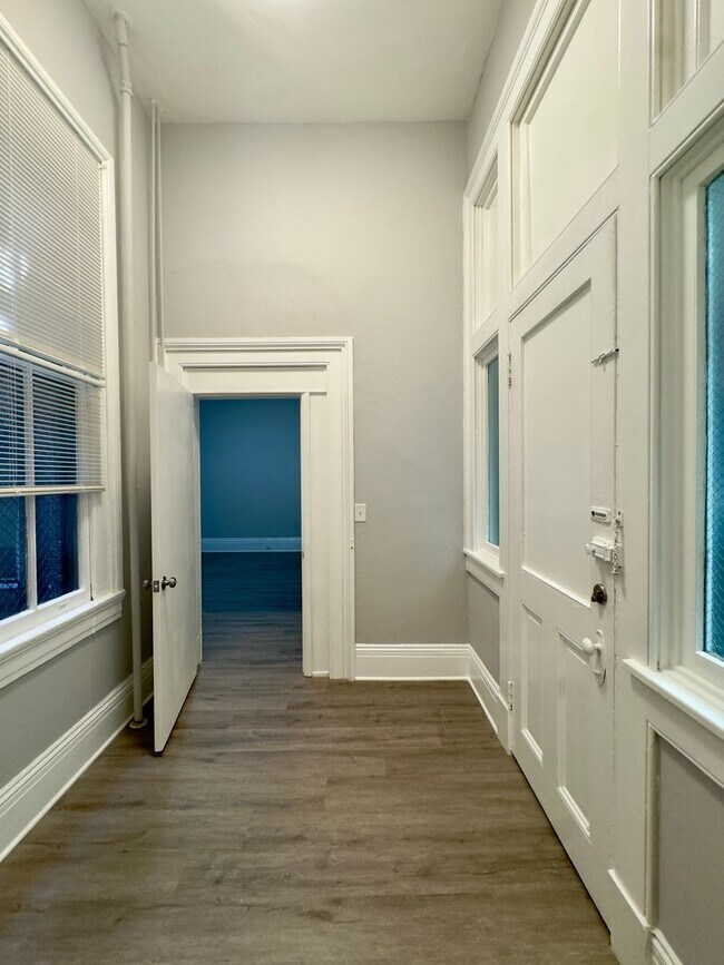 Interior Photo - 817 Park Ave – Your Urban Oasis Awaits!