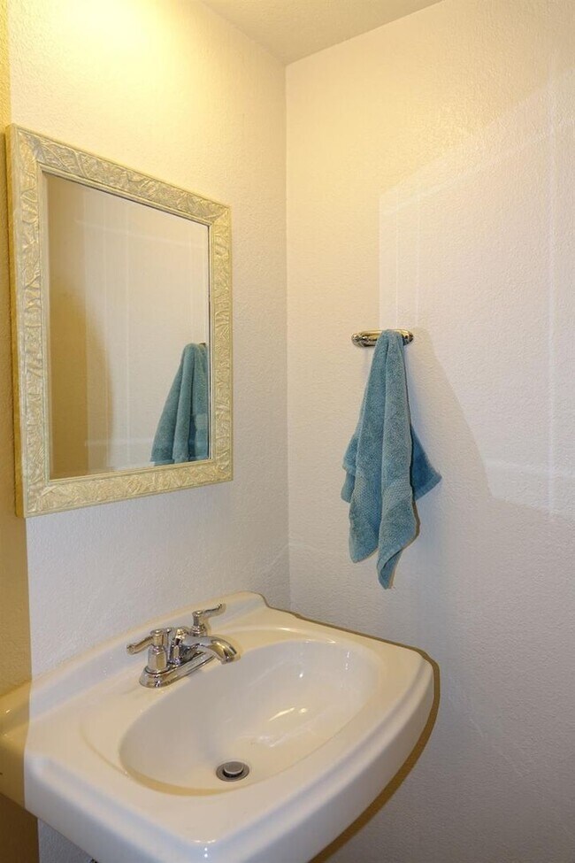 Building Photo - 8627 La Riviera Dr