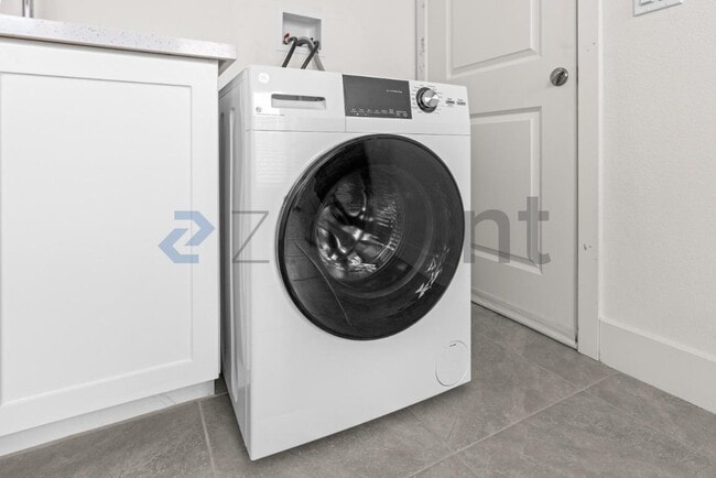 Building Photo - 2412 Paseo Archer