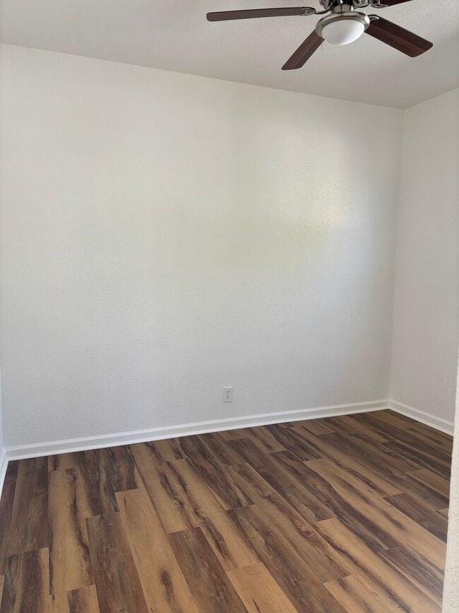 Building Photo - rh2643bussdr