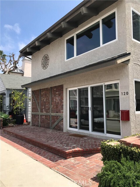 Building Photo - 120 Diamond Ave
