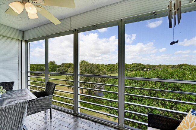 Building Photo - 4020 W Palm Aire Dr