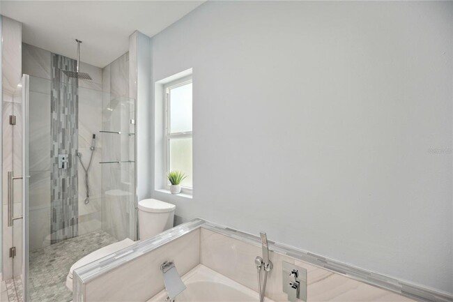 Building Photo - 2425 Clematis St