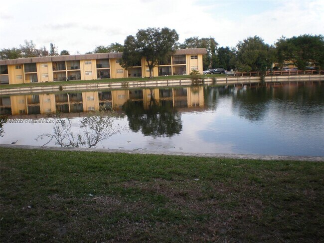 Primary Photo - 7920 N Colony Cir