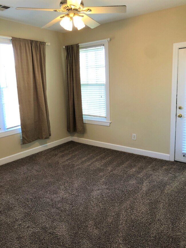 Building Photo - 2210 State St