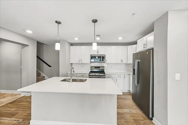 Building Photo - 10948 Yalta St NE