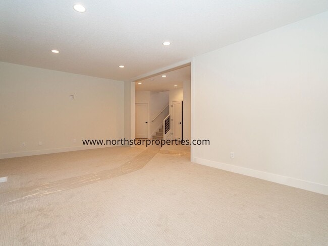 Building Photo - Tranquil Elevated Design in Tigard