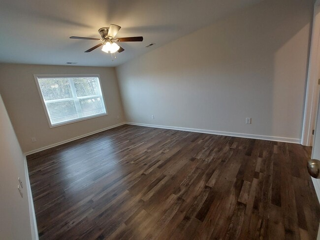 Building Photo - 504 Santa Fe Pike