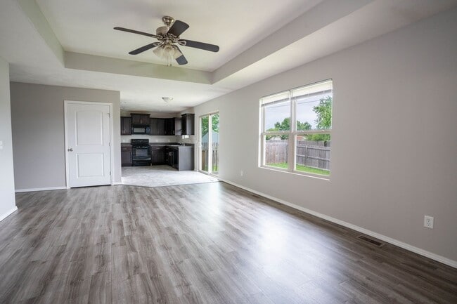 Building Photo - 3 bed home with NEW FLOORING AND FULLY FEN...