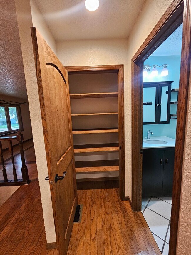 Building Photo - 4 BED | 2 BATH | DOUBLE GARAGE | PET NEGOT...