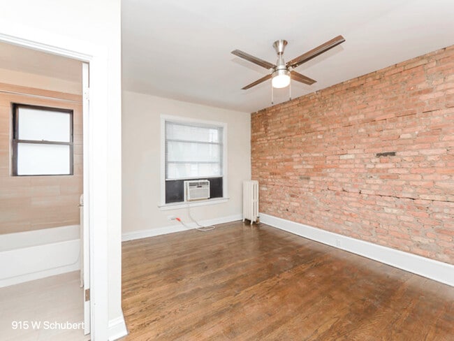 Building Photo - 925 W Schubert Ave