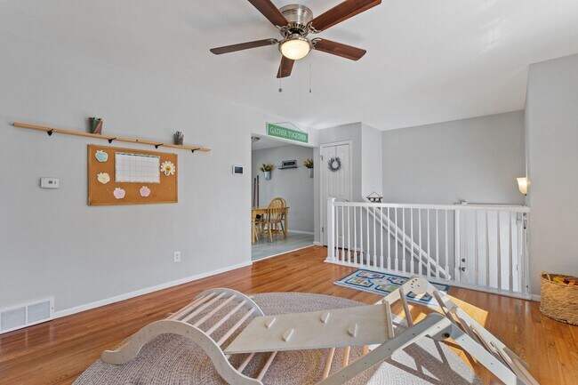 Building Photo - 4 Bed 2 Bath Near Fort Carson!