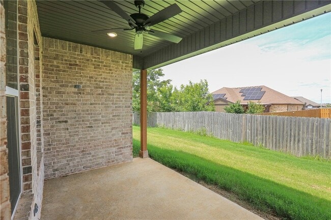 Building Photo - 970 Moksha St