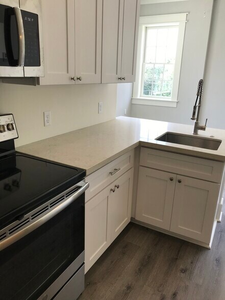 Kitchen - 1509 Highland Rd