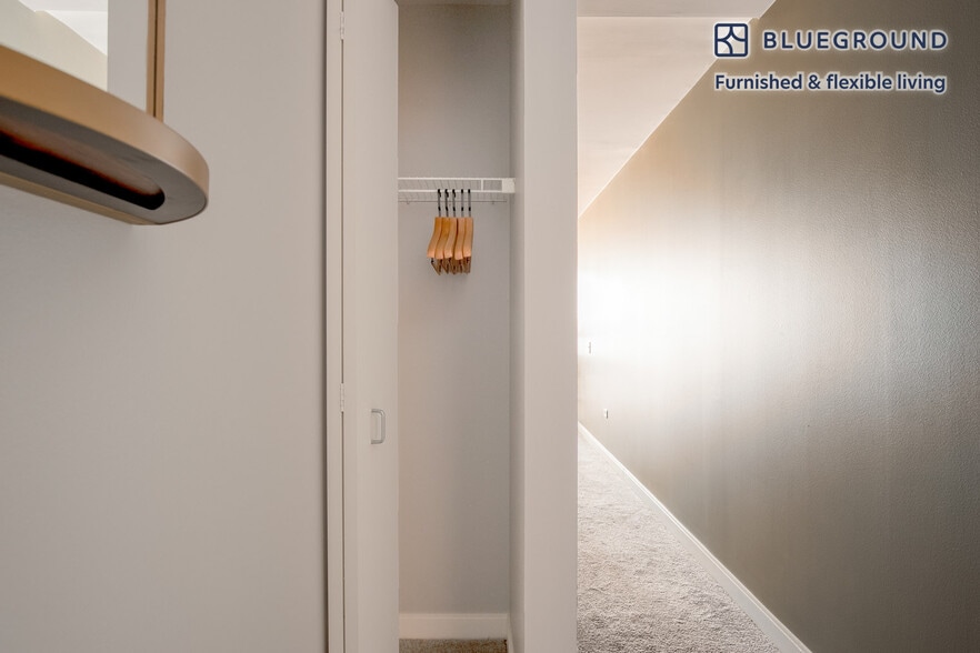 Building Photo - 210 N Wells St