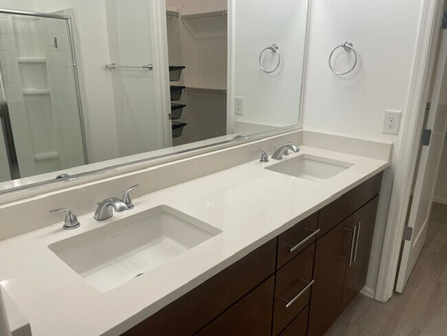 Building Photo - 7750 S Crested Spring Dr