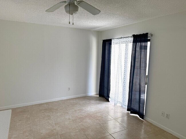 Building Photo - 629 Executive Center Dr