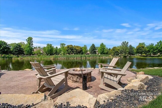 Building Photo - Stunning 4 Bedroom Home in The Shores | Luxury Meets Every Day Comfort