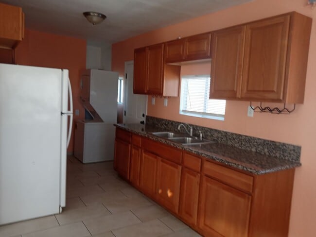 Building Photo - Sweet 1 bedroom 1 bath in 29 Palms
