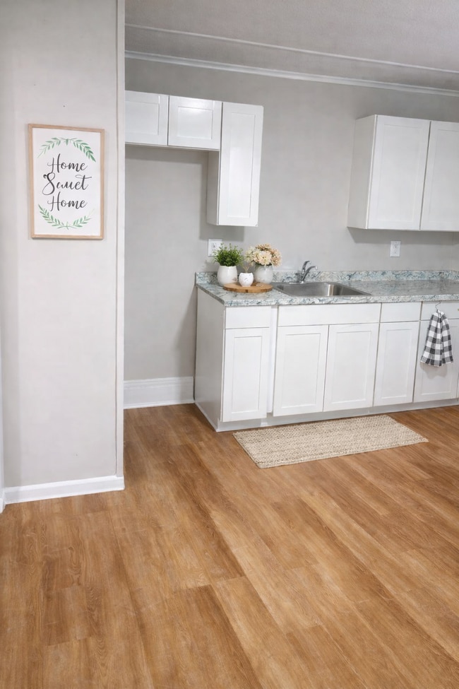 Building Photo - 2621 Village Green Ln