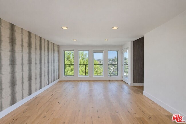 Building Photo - 2226 Ronda Vista Dr