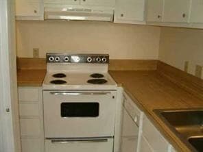 Building Photo - 1/1 Apartment Walking Distance to Shops and Food