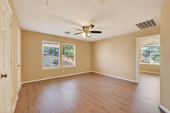 Building Photo - 910 Norfolk Dr