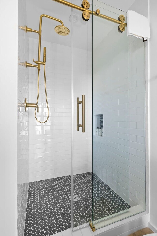Building Photo - 2701 Bumble Bee Dr