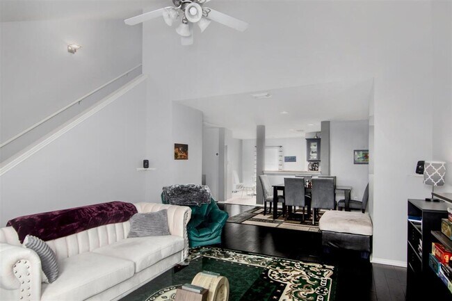 Building Photo - 2236 Ann St