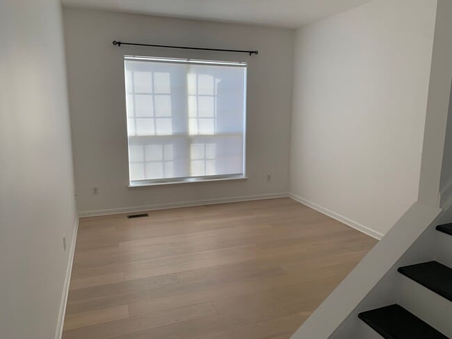 Building Photo - Renovated 5 Bedroom Home w/ 2 Car Garage and Fenced Backyard