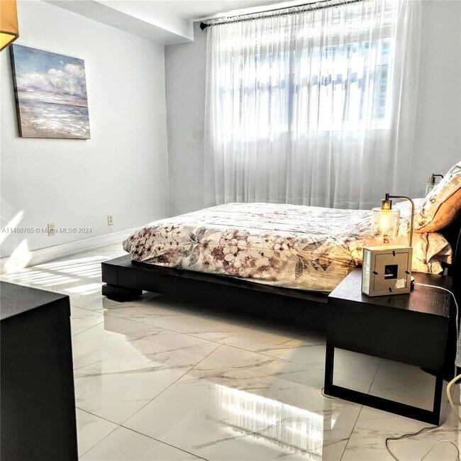 Building Photo - 3000 S Ocean Dr