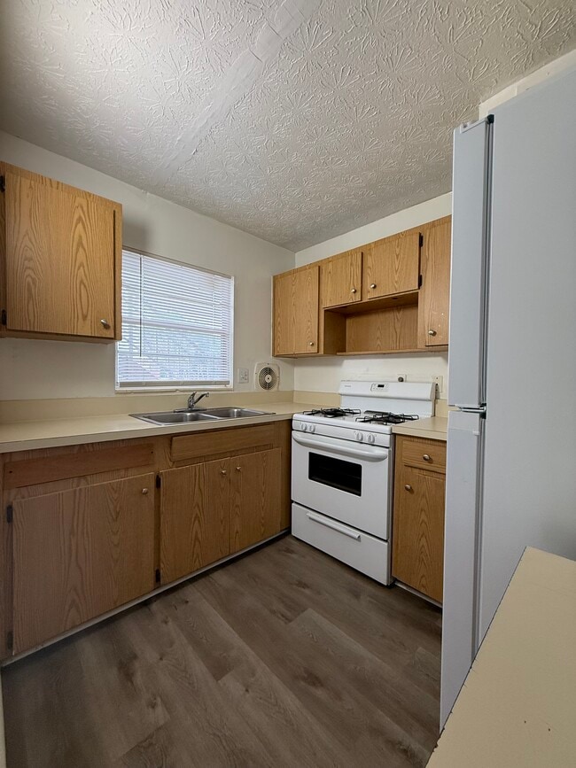 Building Photo - 905 E Thomas St