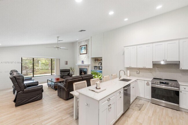 Building Photo - 17982 Tidewater Cir