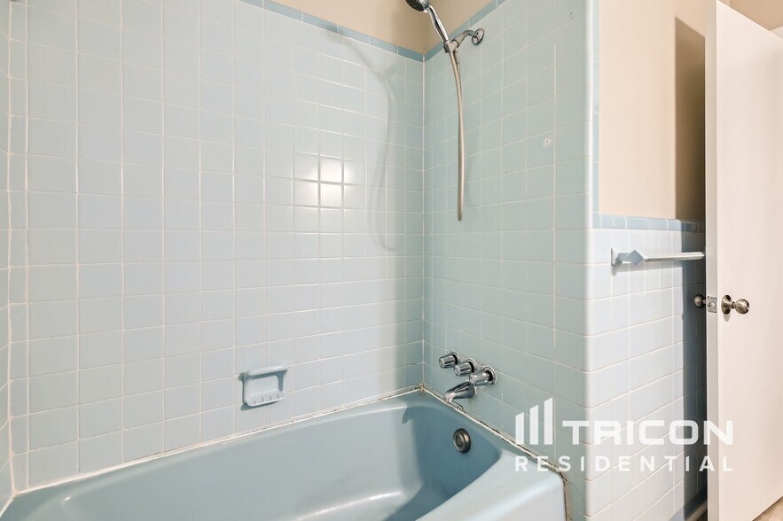 Building Photo - 3251 Deerwood Dr