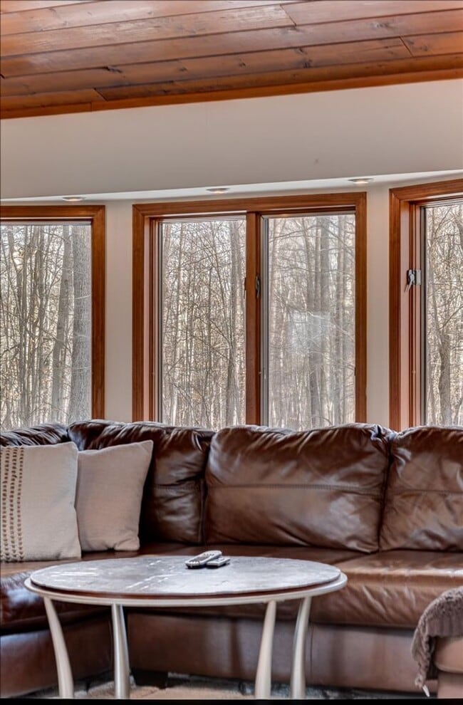 Building Photo - 441 Burlingham Rd