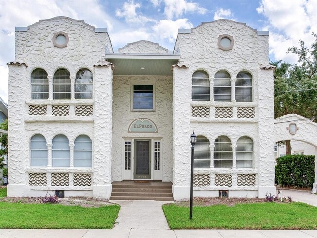 Building Photo - 2114 W Dekle Ave