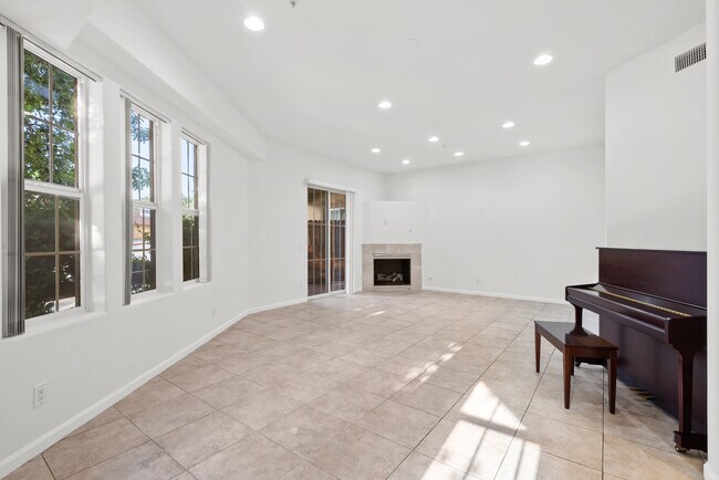 Living Room w/ Piano - 3960 Pennsylvania Ave